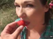 Sexy GF Enjoys Picnic Fuck