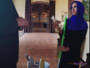 Gorgeous Arab Maid Apolonia Blows Hung Boss