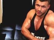 Learn How To Seduce Muscle Men