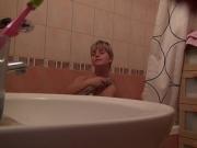 Hot babe gets recorded while taking a shower