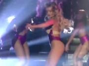 Lola Melnick dancando com fio dental