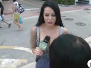 Busty woman ate junkfood from threadmill