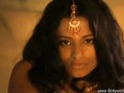 An Erotic Dancing Moves Of An Indian Babe