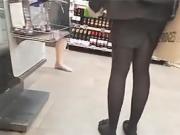 Kaufer in brauner Strumpfhose