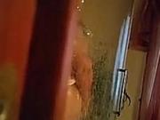 Schwiegermutter in der Dusche