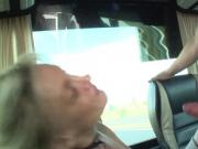 La MILF Cameron baise un amateur dans un bus de fans - Gros S