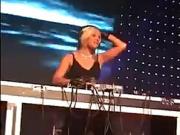 sexy blonde djane Offentlichkeit nackt dj-set