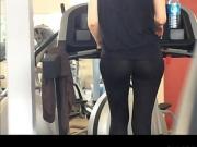 legging through gym