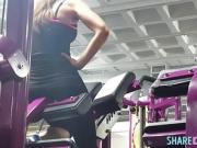 Candid ass & cleavage - gym girl bent over in tights