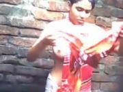 indian village girl bathing video