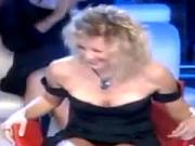 Antonella Elia Mega-upskirt