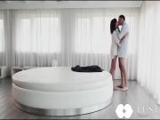Sexy Fucking On A Round Bed