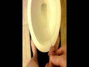 Peeing i toilet
